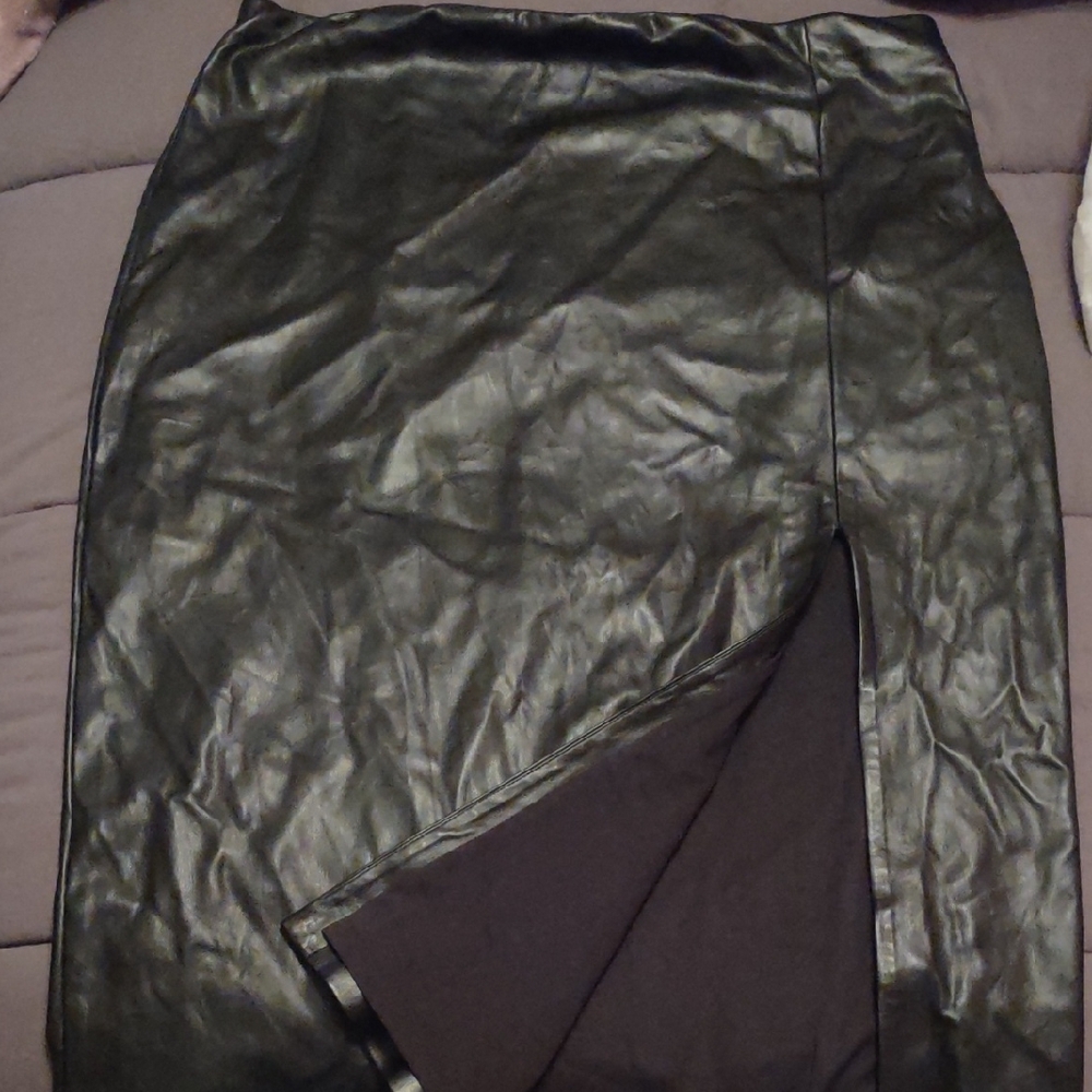 EXPRESS Women's Faux Leather Skirt with Side Slit